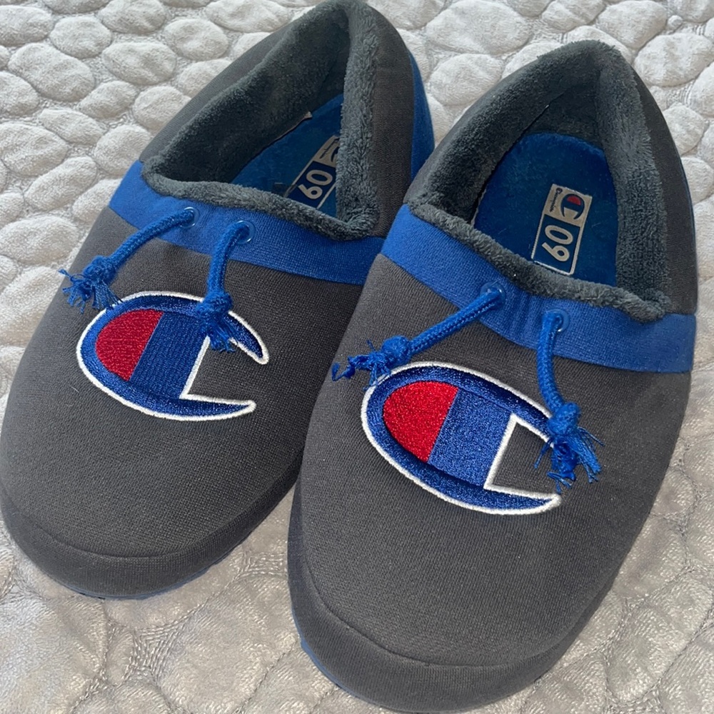 CHAMPIONS grey universe slip on slippers. Size 9M